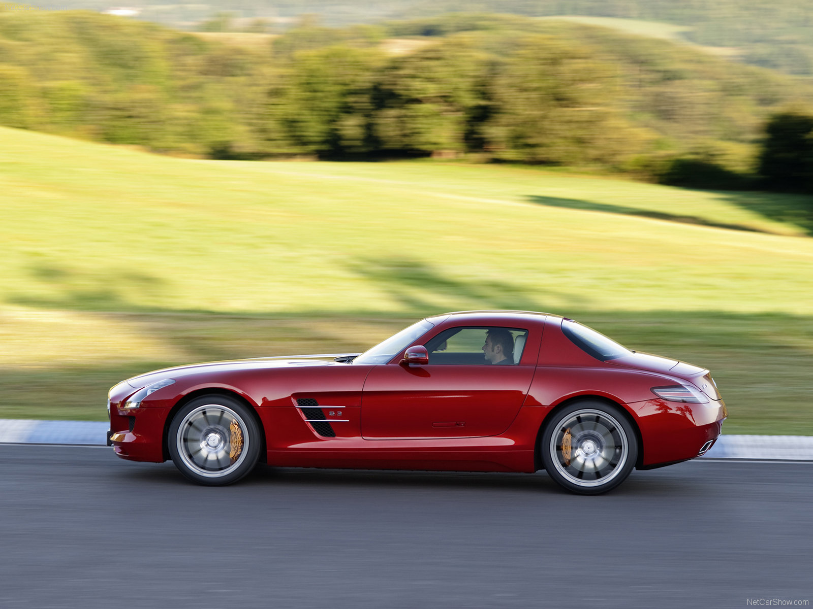 Mercedes-Benz-SLS_AMG_2011_1600x1200_wallpaper_27