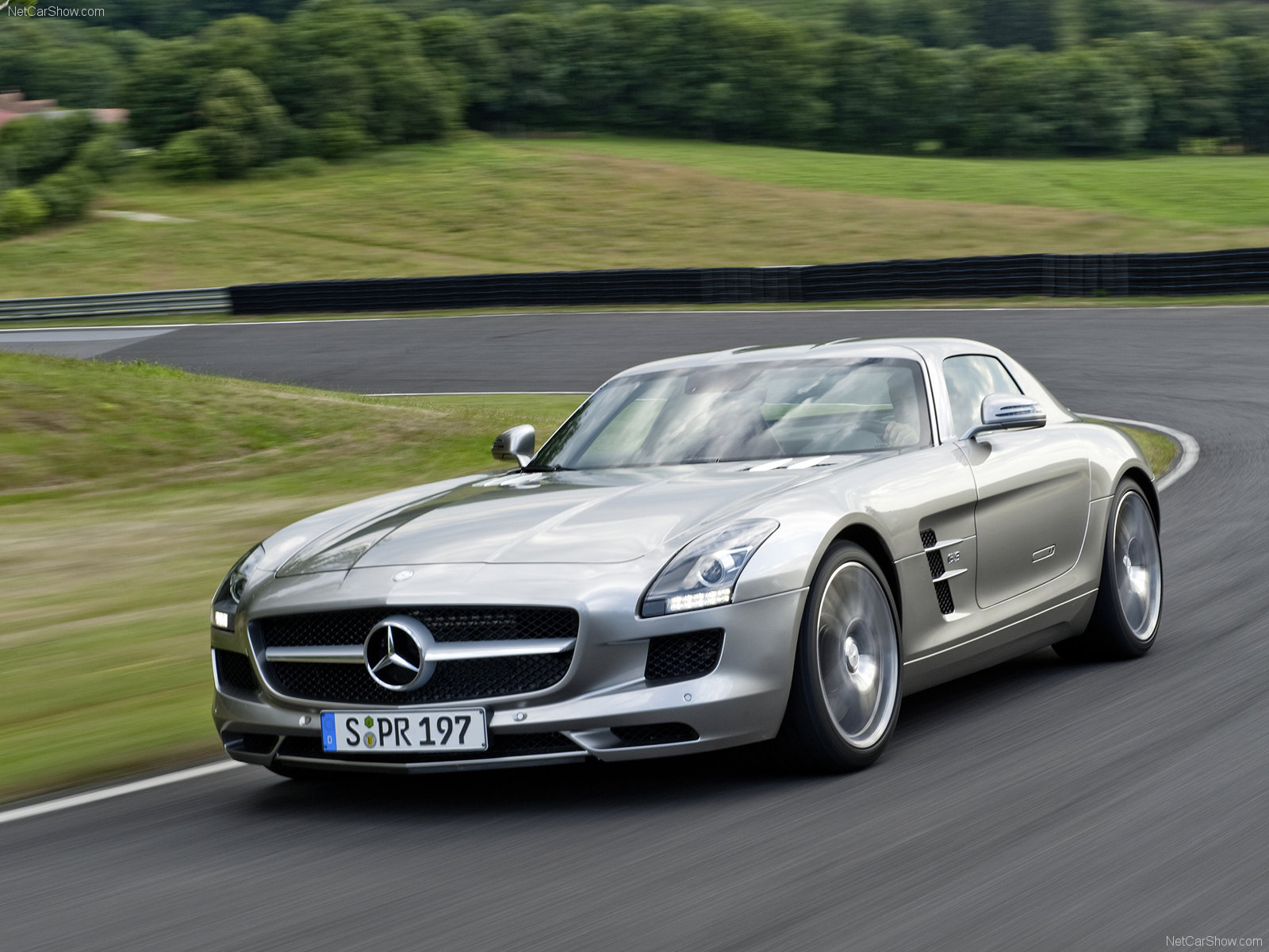 Mercedes-Benz-SLS_AMG_2011_1600x1200_wallpaper_04