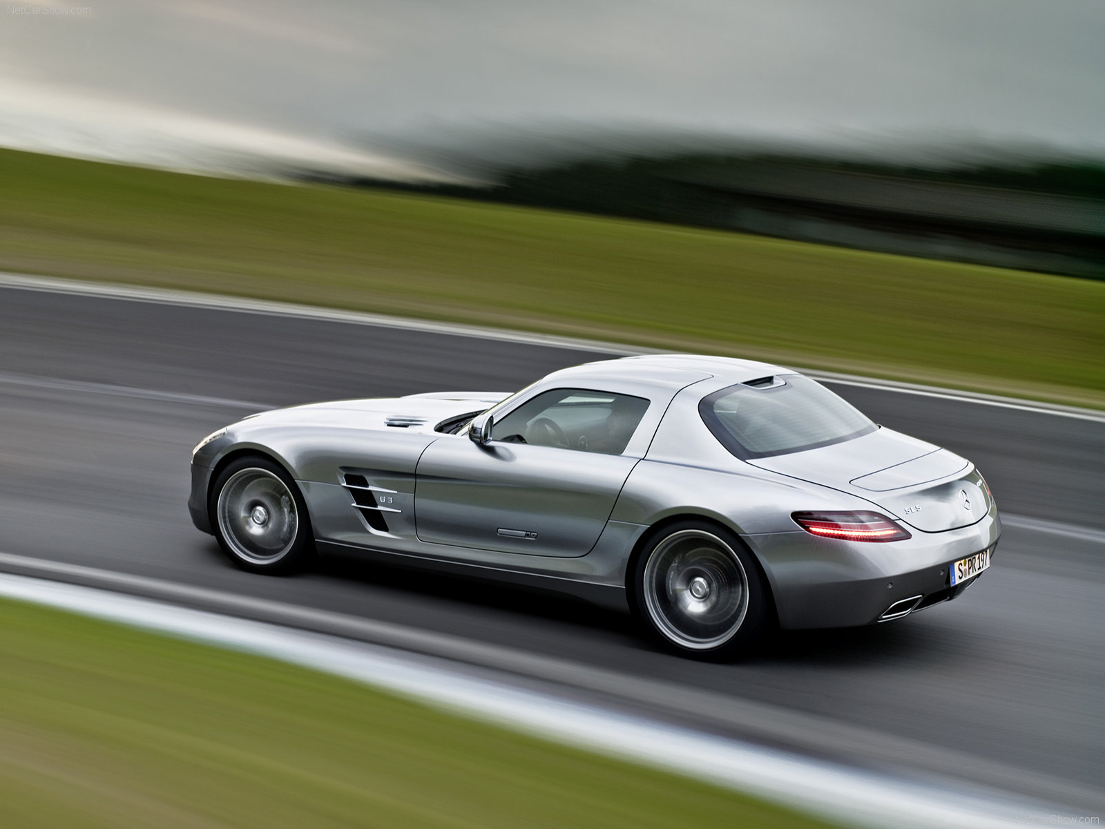 Mercedes-Benz-SLS_AMG_2011_1600x1200_wallpaper_2b