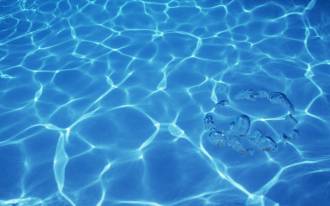sunlight_and_water_waves_Aquamarine_water_in_Hawaii_JY050...
