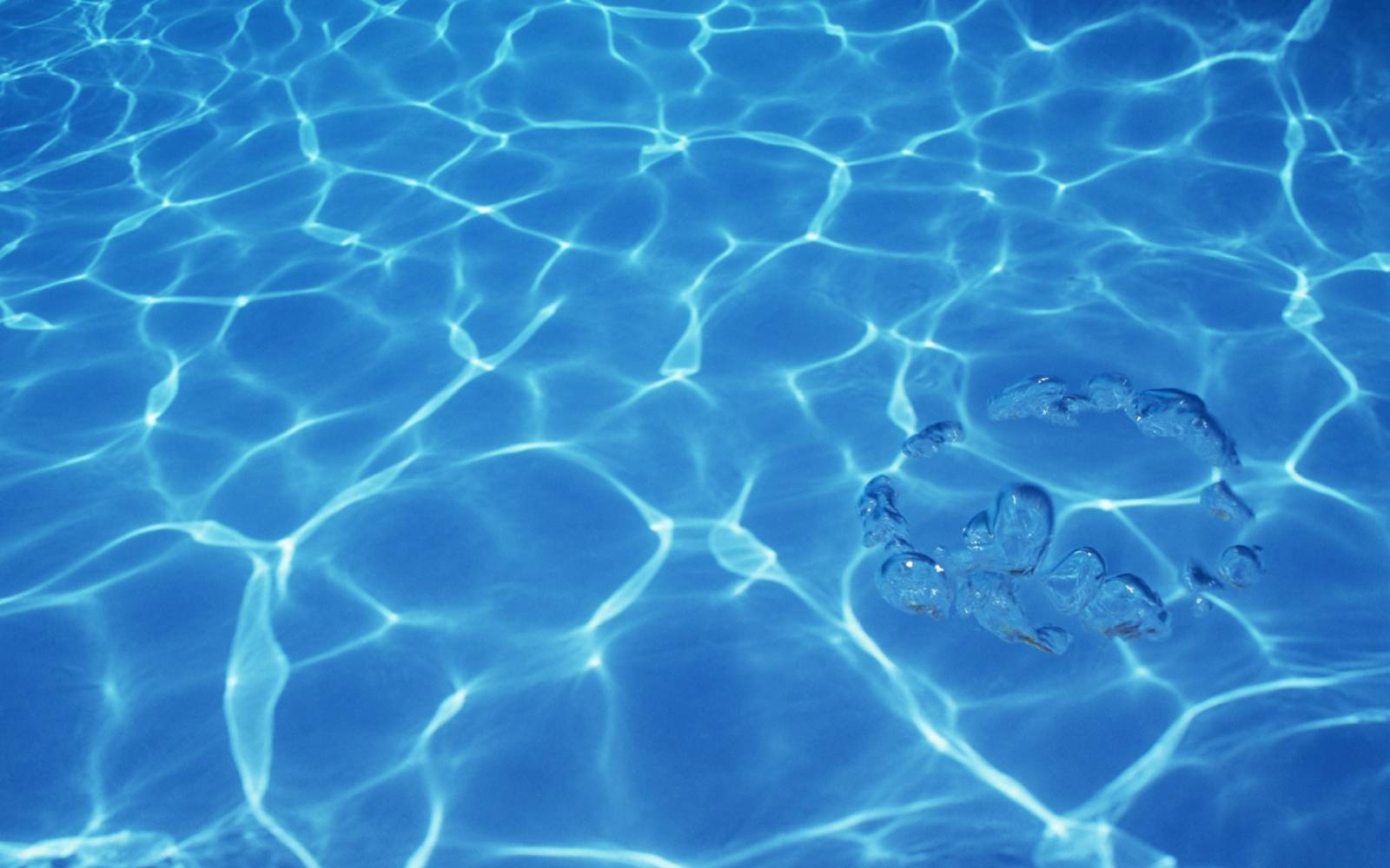 sunlight_and_water_waves_Aquamarine_water_in_Hawaii_JY050...